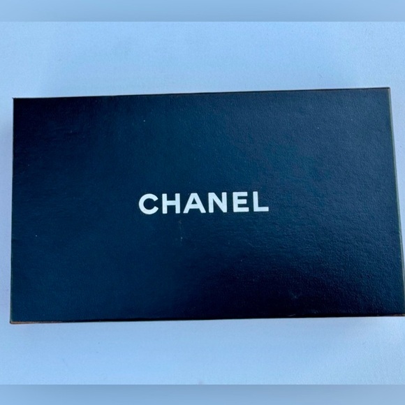 Chanel Diamond Stitch Quilted Wallet White Silver with Holo, Card and Box - EUC - Picture 5 of 14